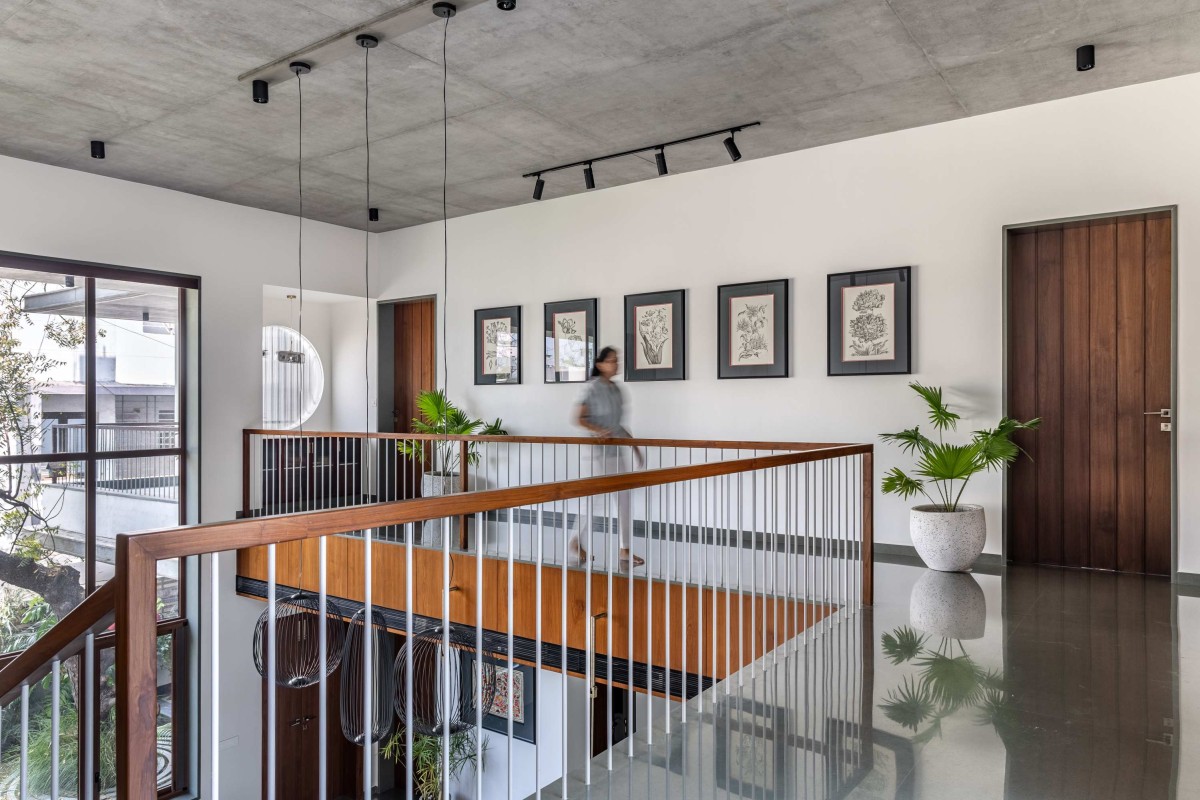 First floor passage area of Chanchad House by Monoline