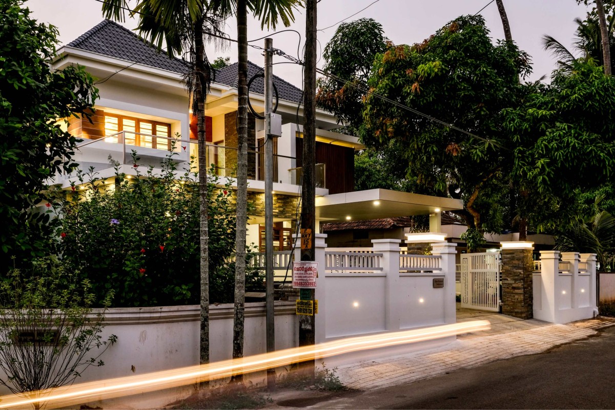 Dusk light exterior view of Jibens Home by S&A Architects