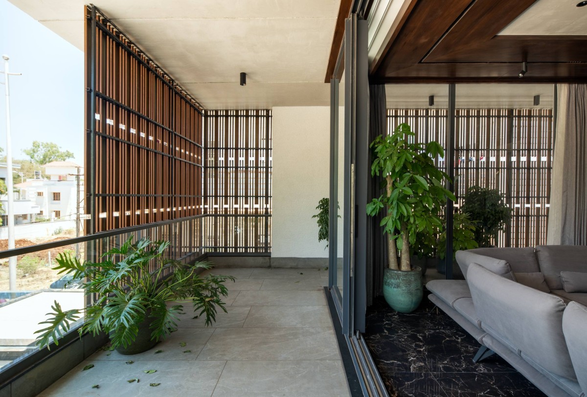 Balcony of Lattice House by Jalihal Associates