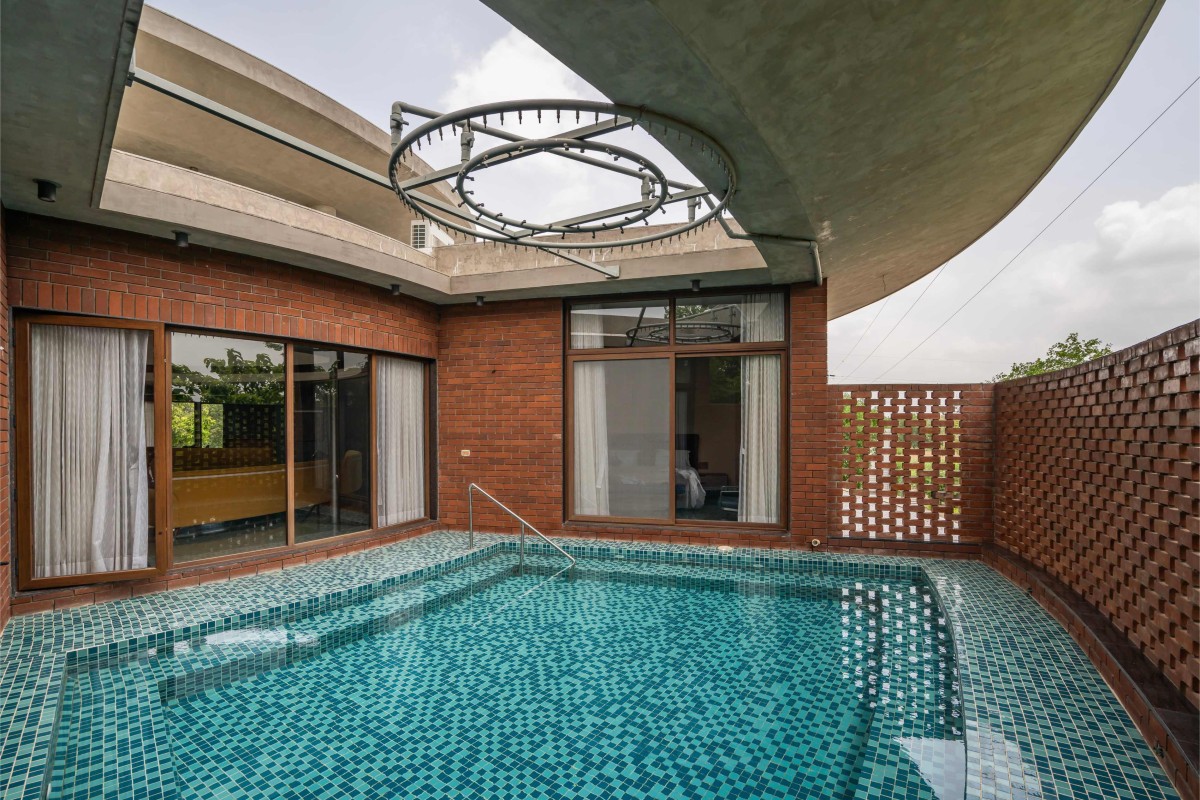 Swimming pool of The Ring House by Studio prAcademics