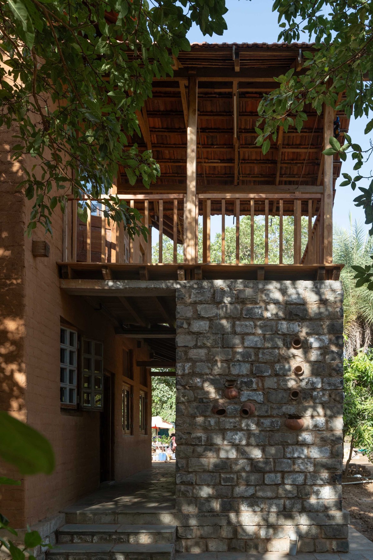 Stone wall of outdoor kitchen of House of Reclaimed Gold by Out Of The Box