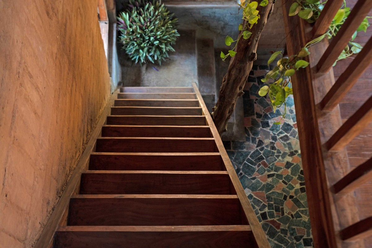 Wooden staircase of House of Reclaimed Gold by Out Of The Box