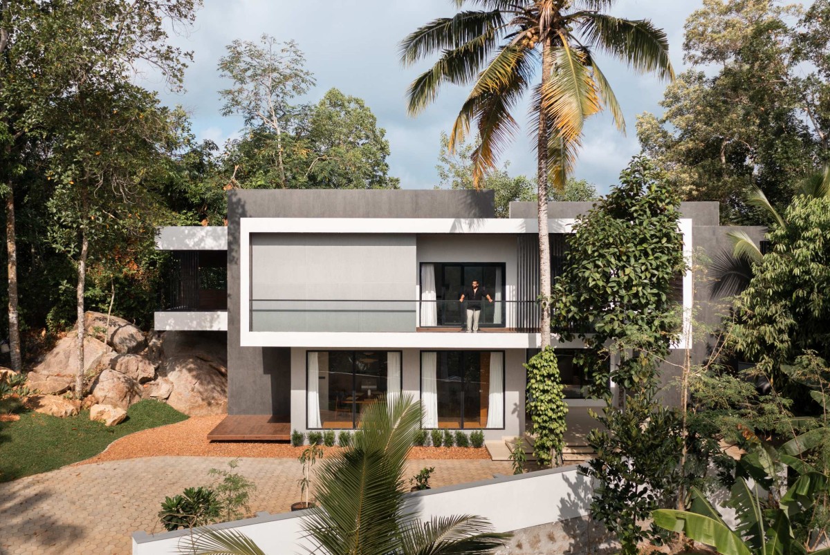 Exterior view of House on the Rocks by Studio TAB