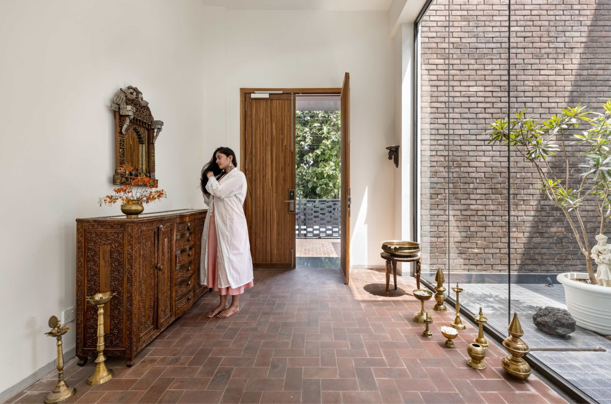 Entrance foyer of The Brick House by Studio Ardete