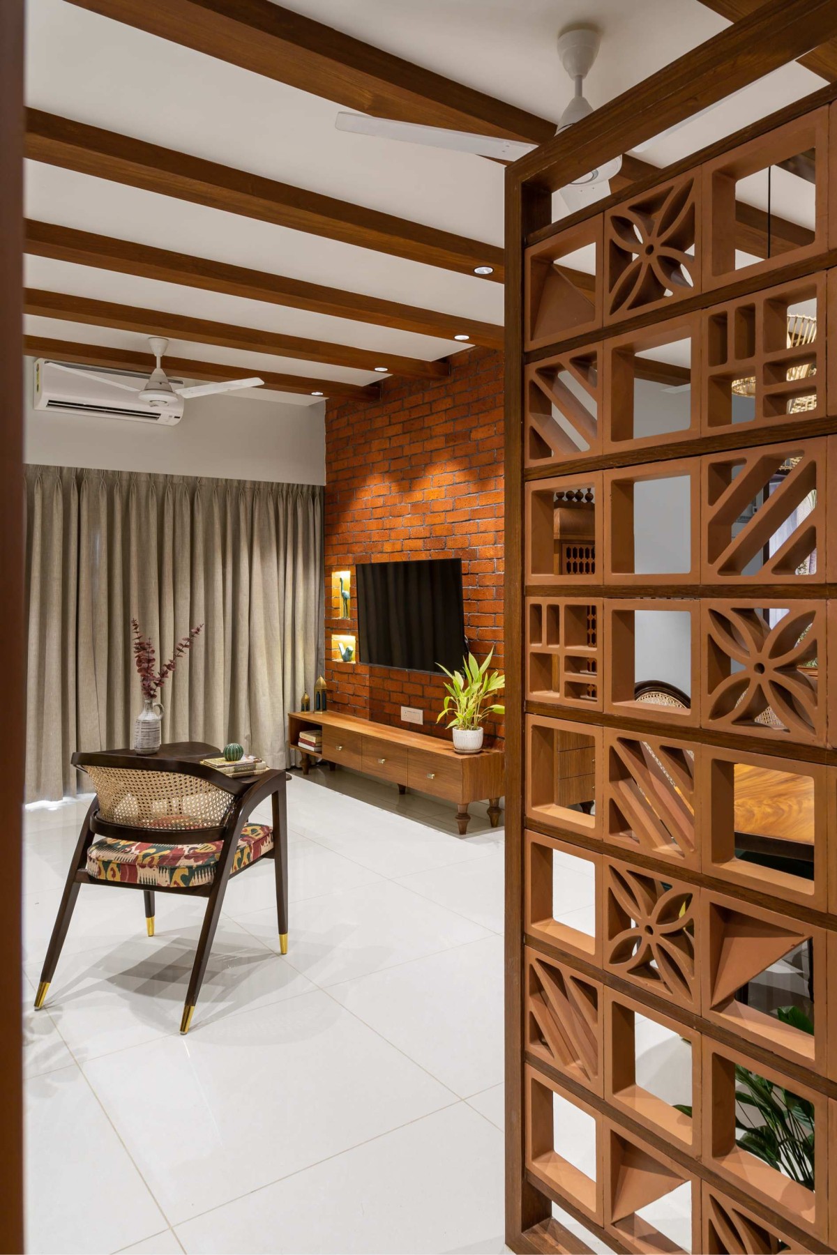 View from foyer of Epsilon House by SumitDongaडिजाइन + Shyla C Design Studio