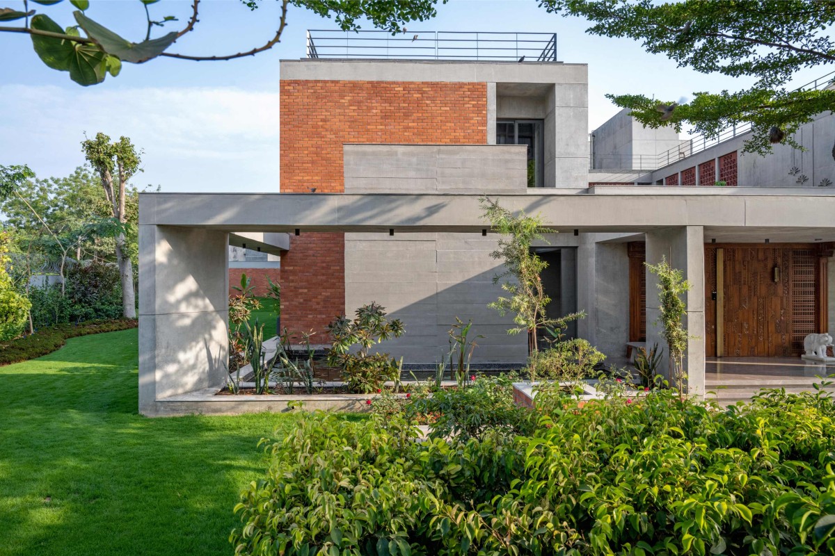 Lawn of Mehul Patel Residence by Groundwork Architecture