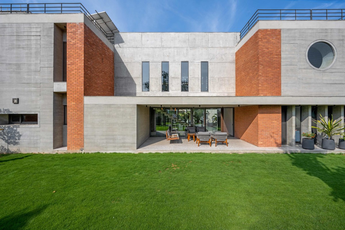 Exterior view of Mehul Patel Residence by Groundwork Architecture