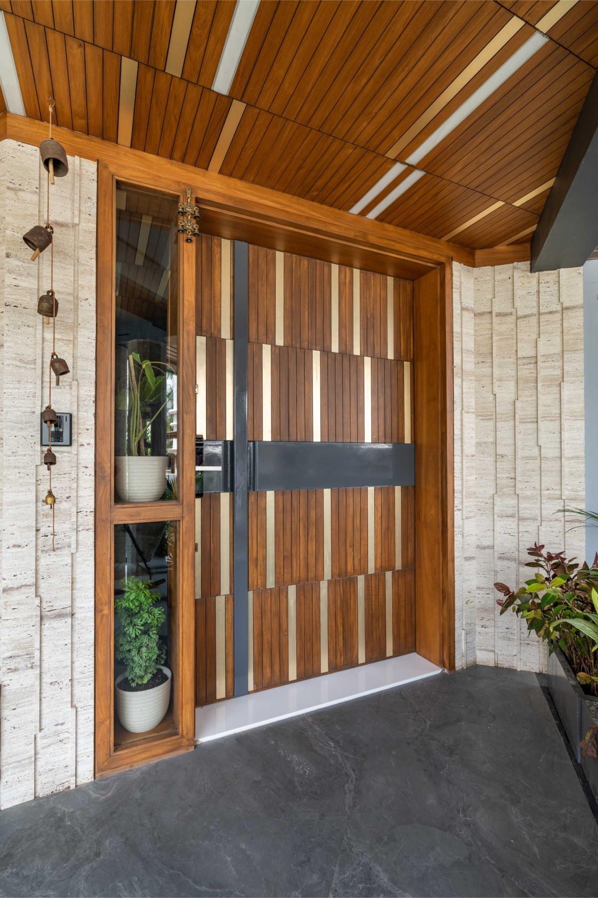 Entrance of Dr. Dharmesh Darji Villa by Vihar Fadia Architects