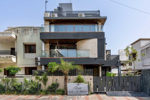 Dr. Dharmesh Darji Villa by Vihar Fadia Architects