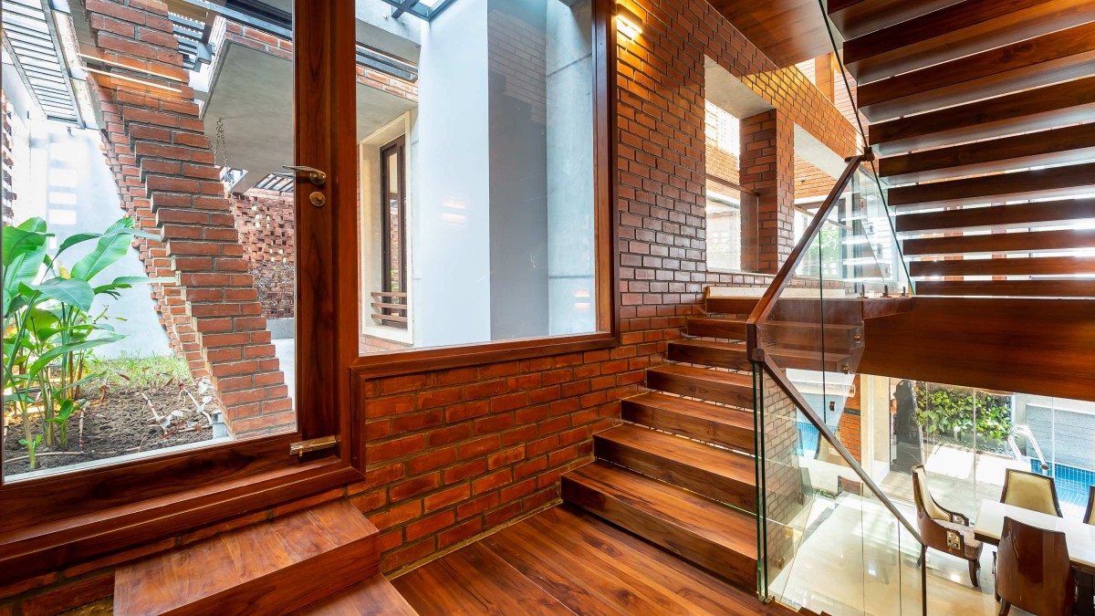 Staircase of Vinod Residence by Murali Architects