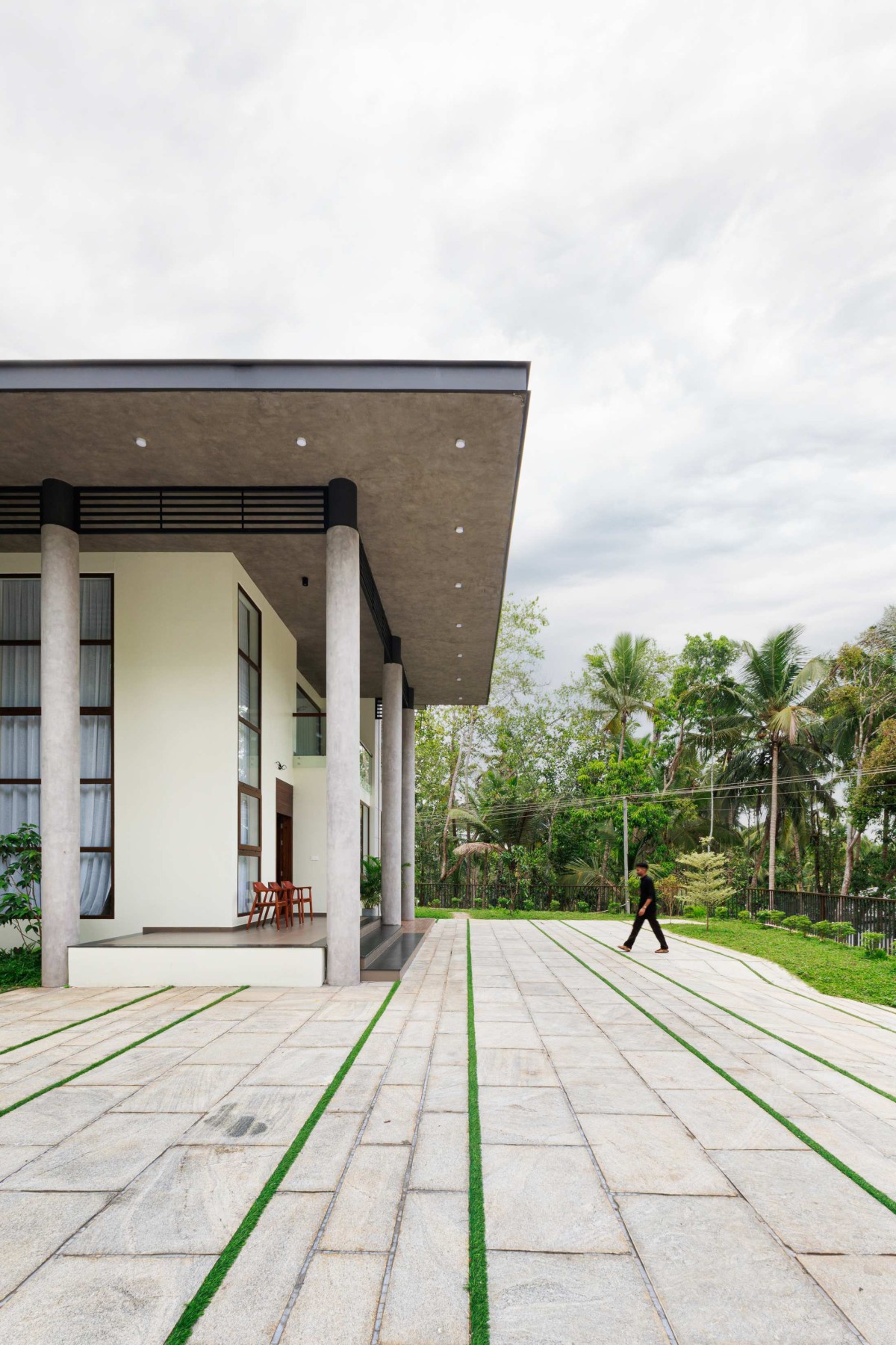 Porch of The Samaa’ Residence by En haut Architects