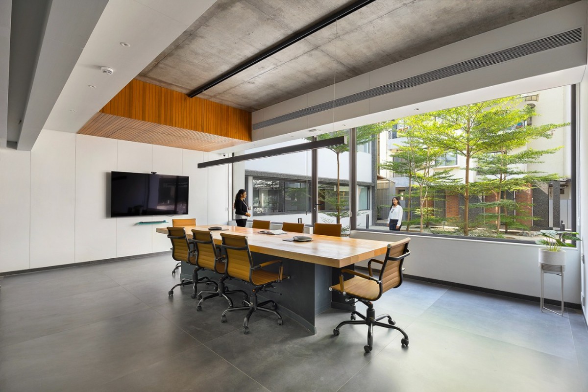 Conference room of SDI by Darshan Bulsara Architects