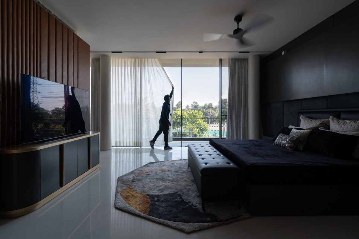 Bedroom of Residence 100 by Subash and Associates