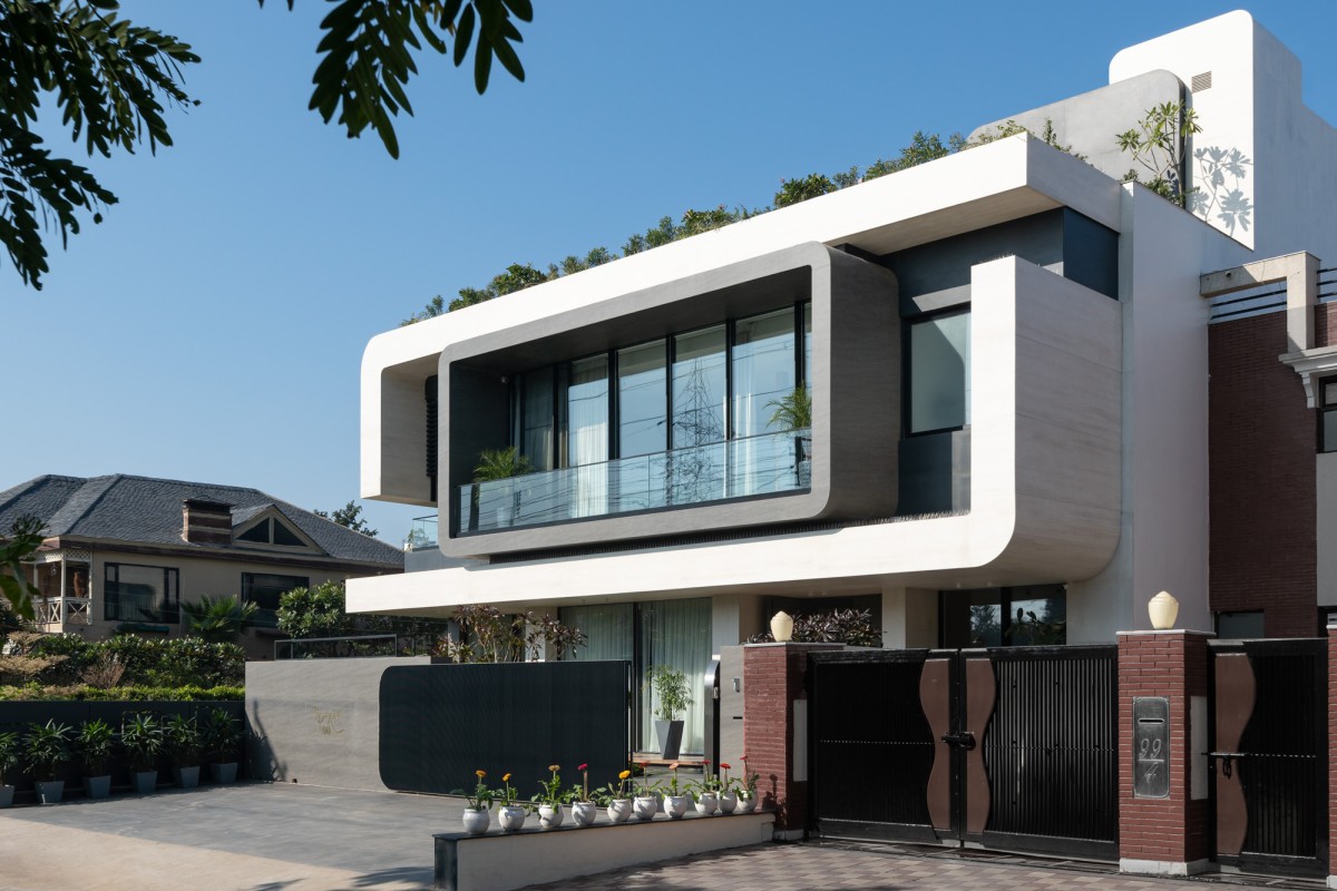 Exterior view of Residence 100 by Subash and Associates