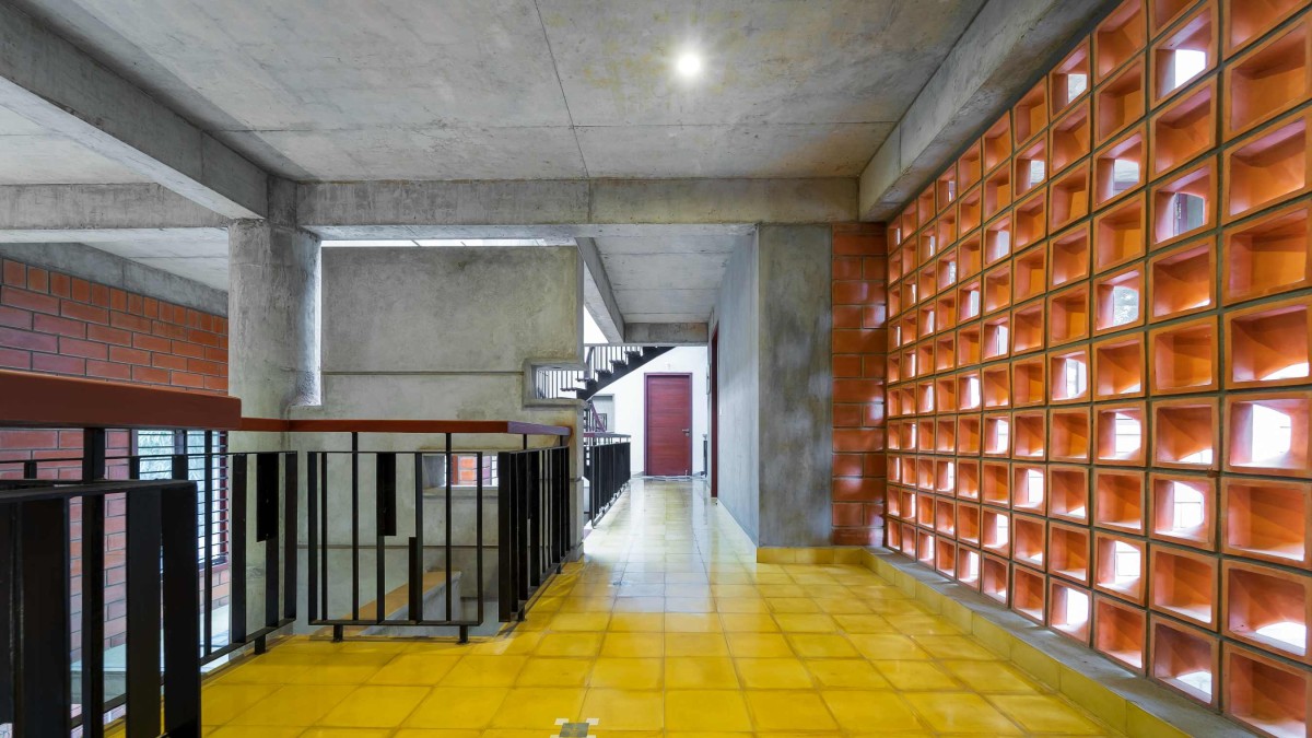 First floor lobby of Aadaleesan Residence by Murali Architects