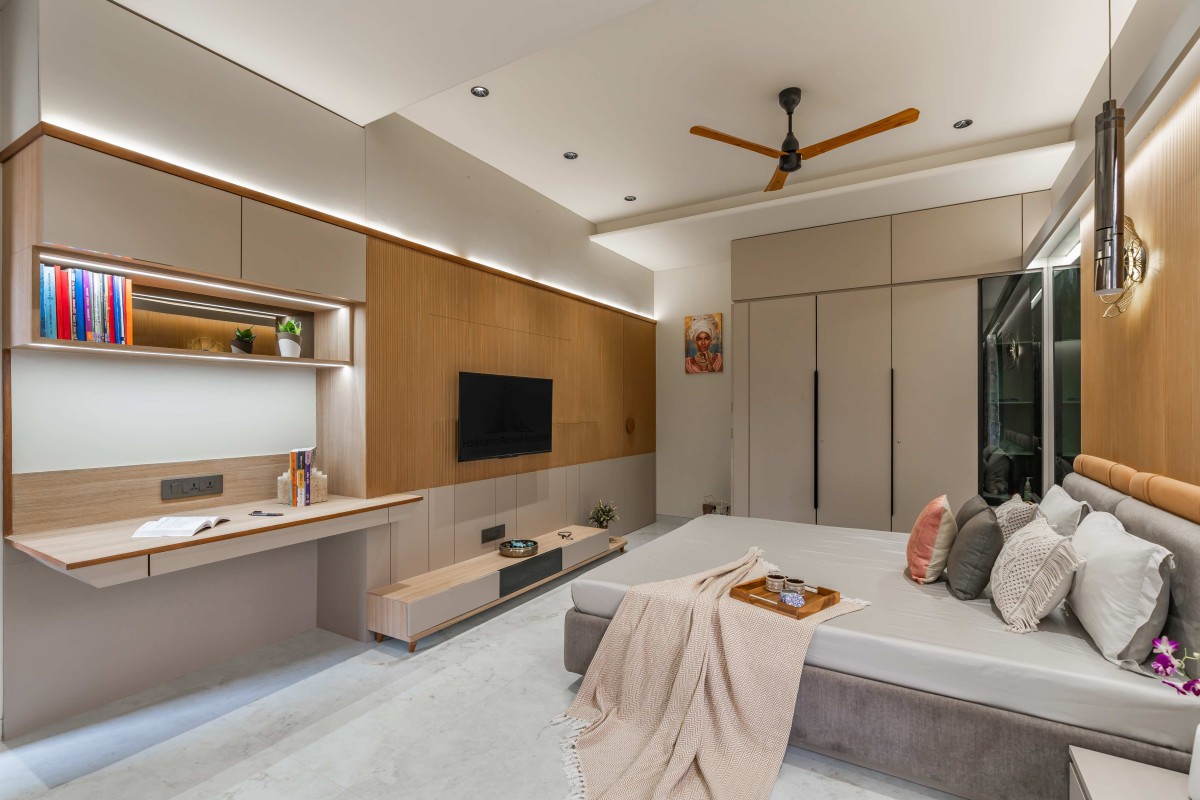 Bedroom of Sarkhej Bungalow by Harikrushna Pattani & Associates