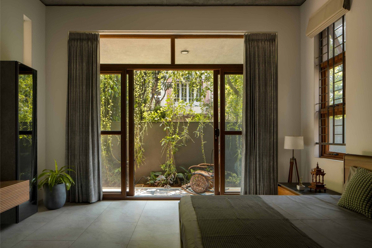 Parent's Bedroom of House of Greens by 4site Architects