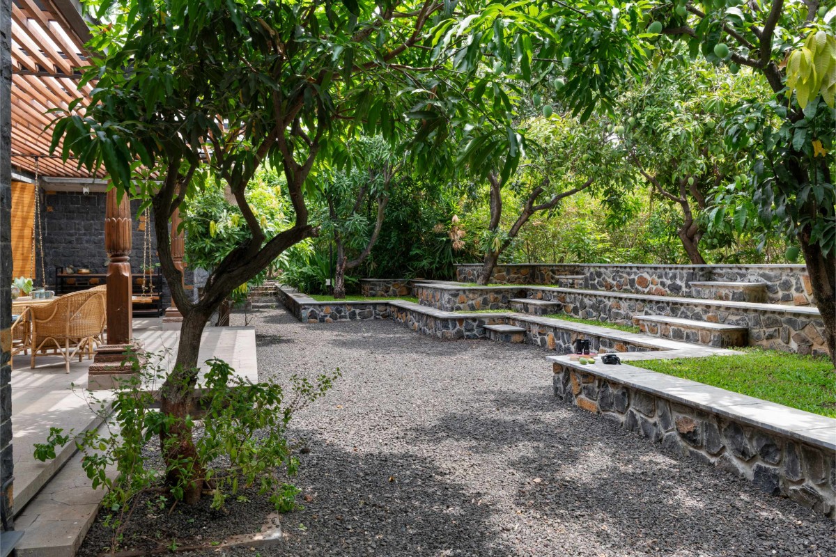 Amphitheater of A Farmhouse At Mahiravani by Environ Planners