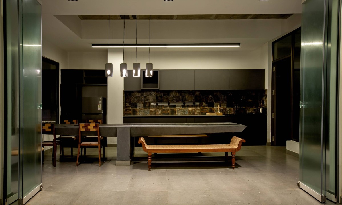 Kitchen and Dining of G. by Chiraag Kapoor Architects