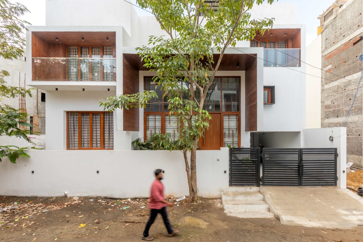 Exterior view of Level House by Ainthinai Projects