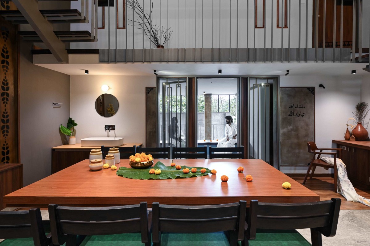 Dining of Phancy Laat by Melethil Architects