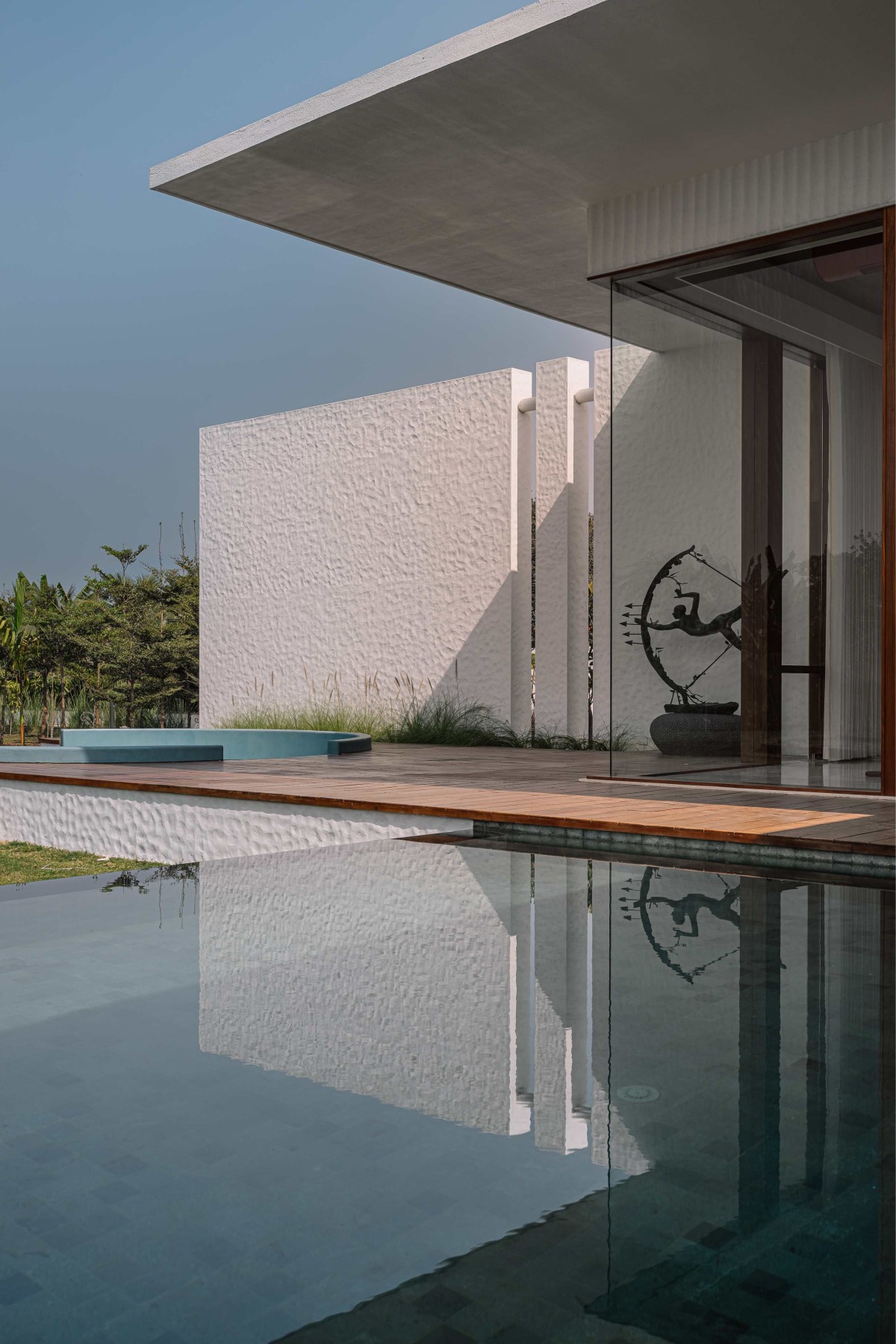 Pool view of White House by Dipen Gada & Associates