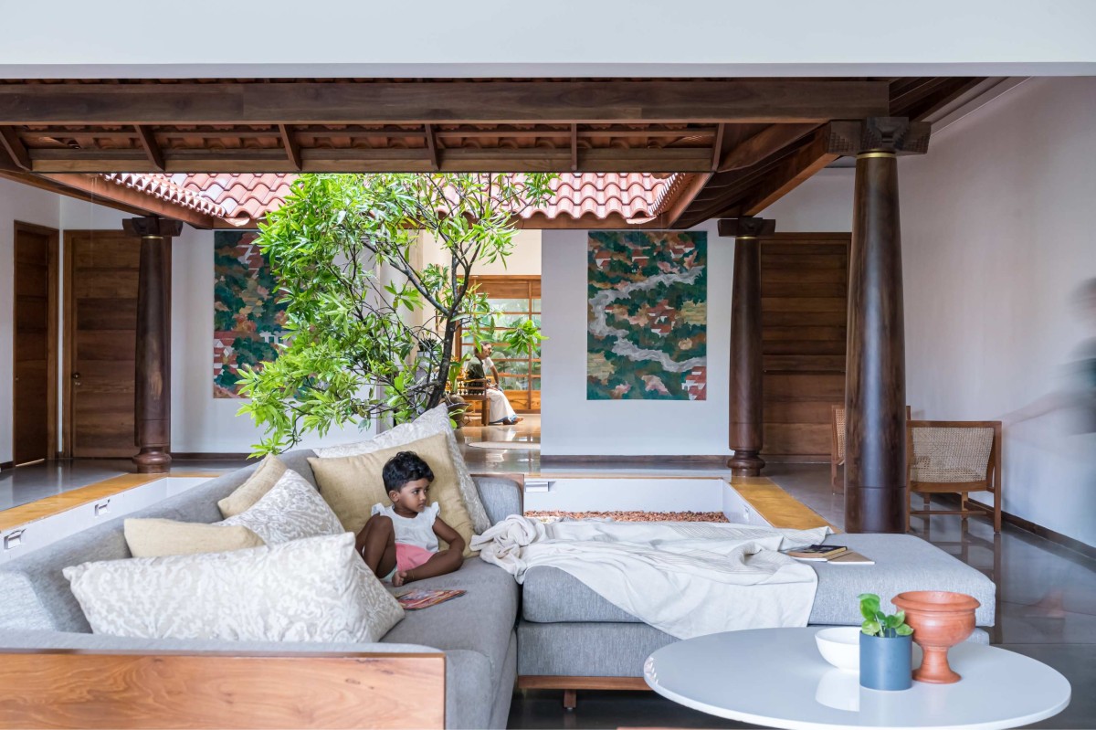 Family living of Peringattil Veedu by Studio Homosapiens