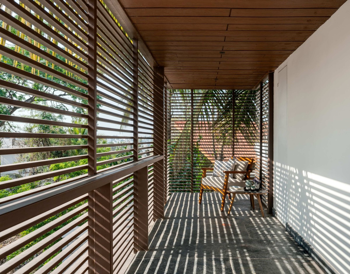 Enclosed Balcony of Siri Residence by Design Kacheri