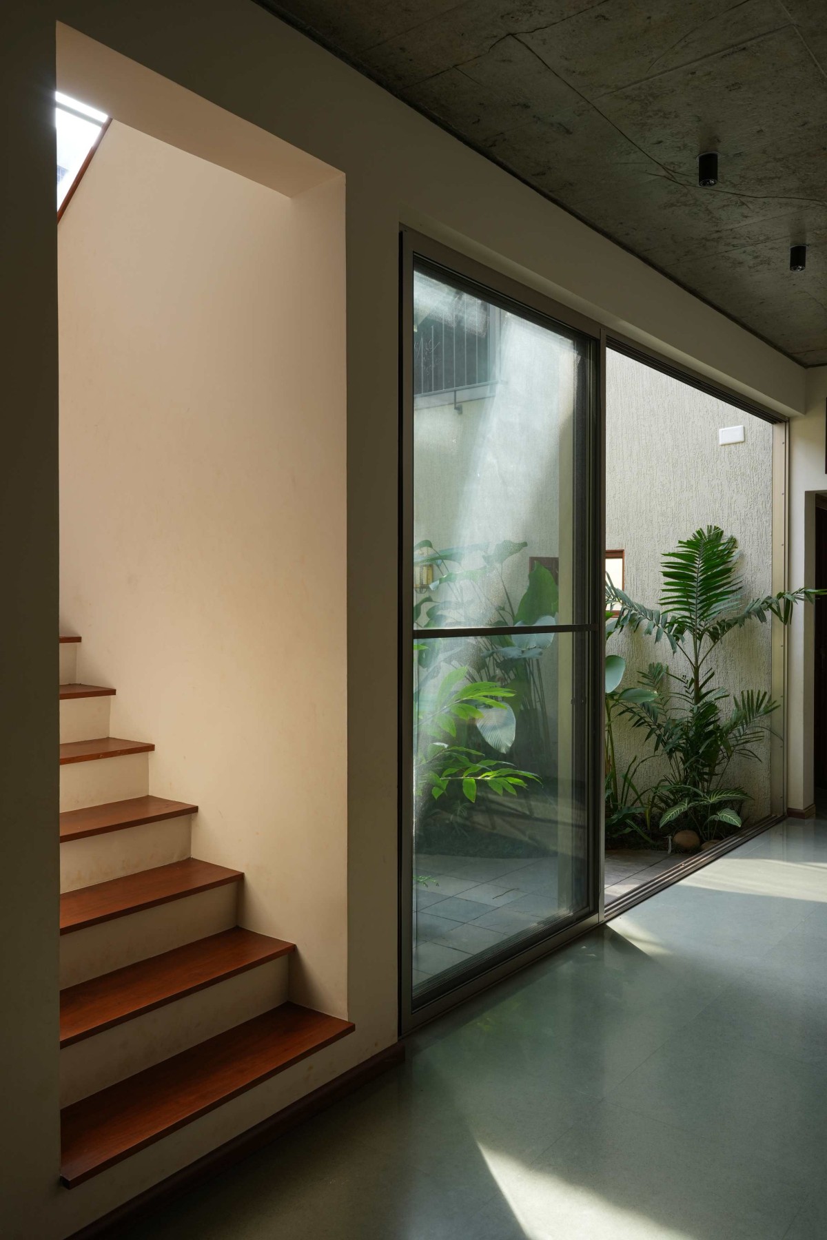 Passage to staircase of Meadows House by VSP Architects