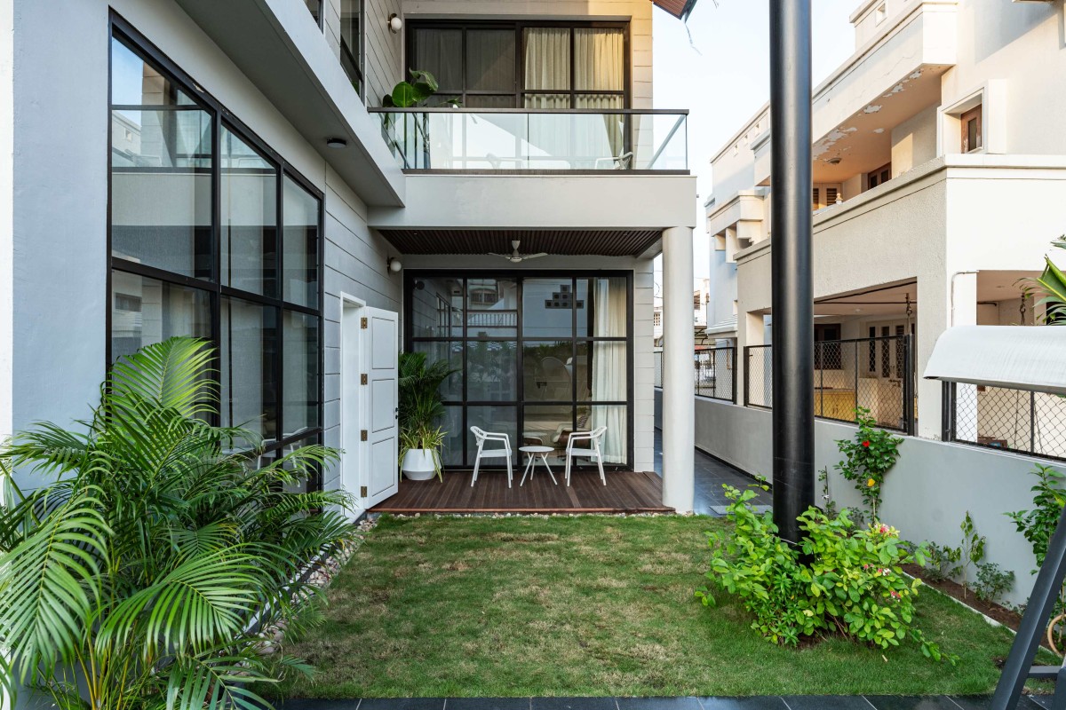 Patio of Patel Bungalow by Sheth Design Studio