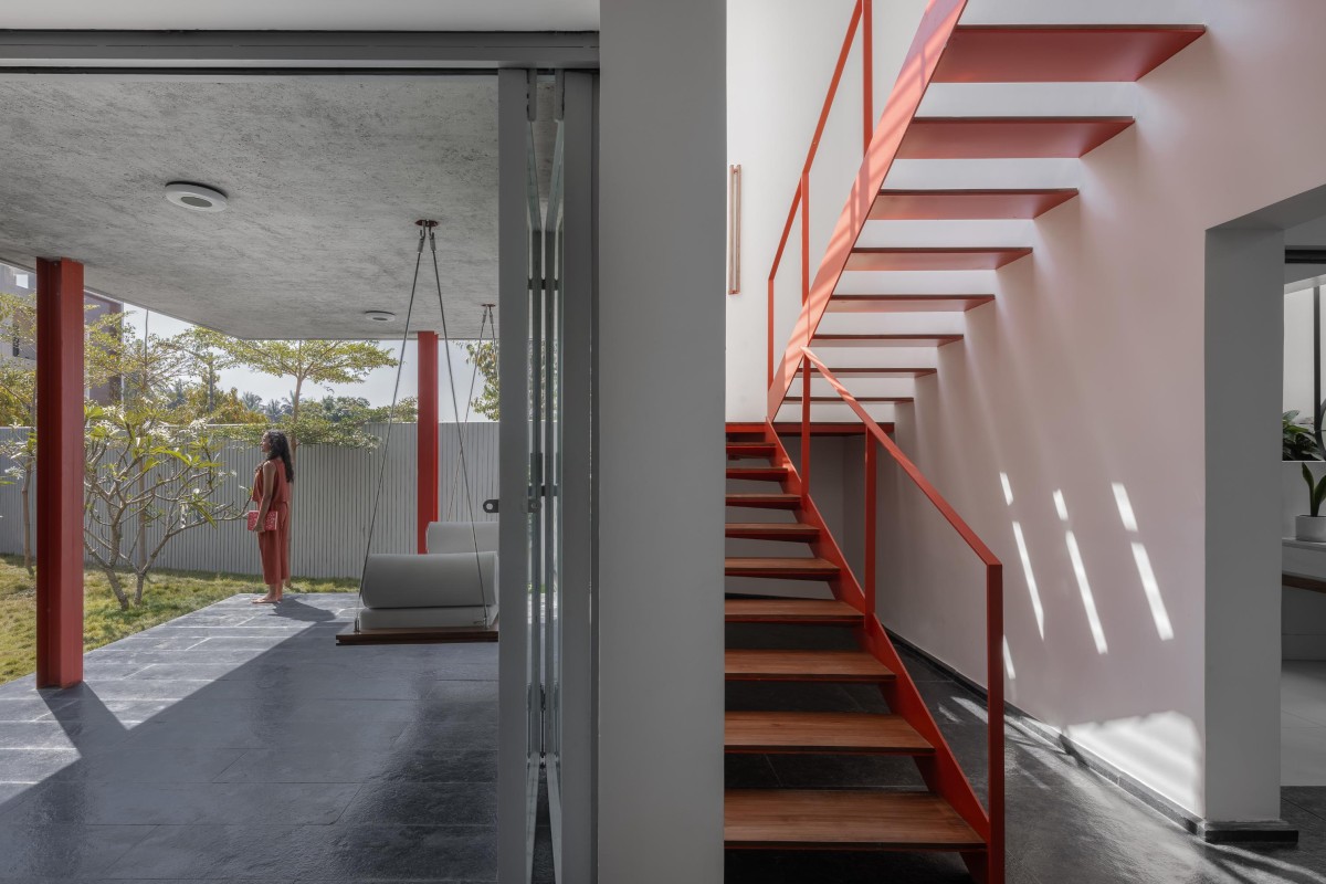 Passage to staircase of Maya by Kamat & Rozario Architecture