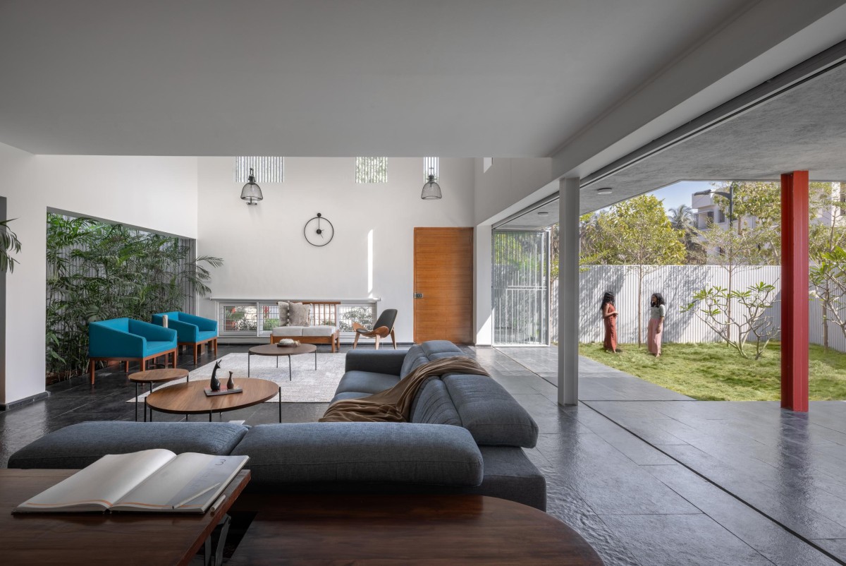 Living room of Maya by Kamat & Rozario Architecture