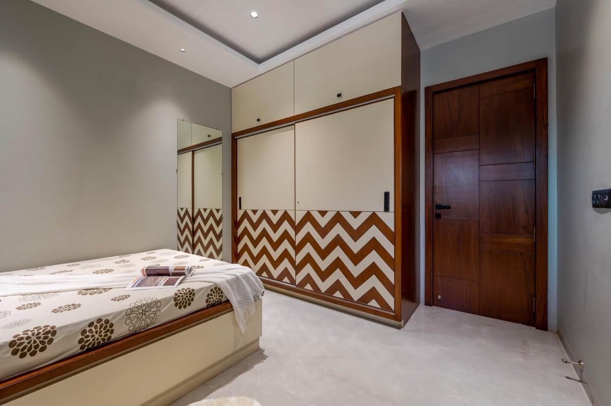 Guest Bedroom of The Screen House by Mohit Jain & Architects