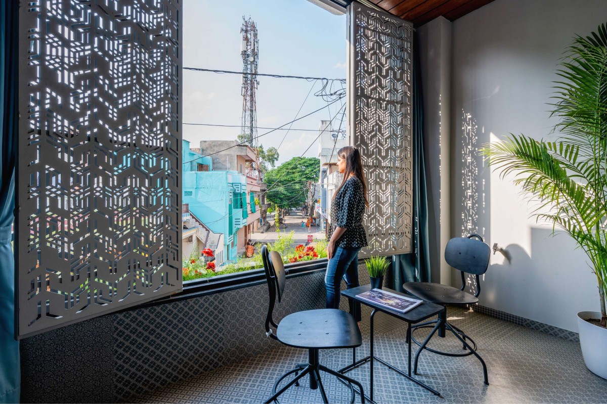 Balcony of The Screen House by Mohit Jain & Architects