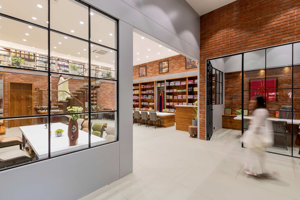 Interior view of Jitu's Boutique by Interarch Associates