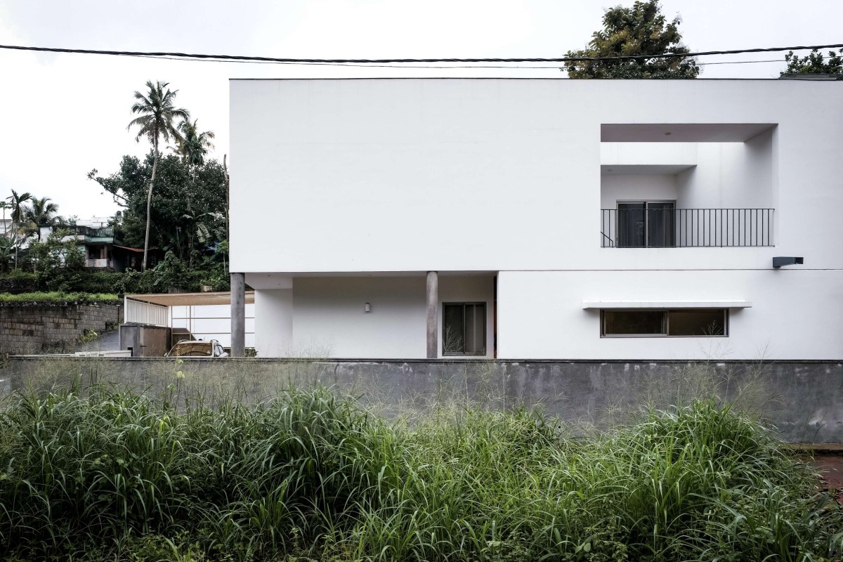 Exterior view of The Monolithic House by The Design Pursuit