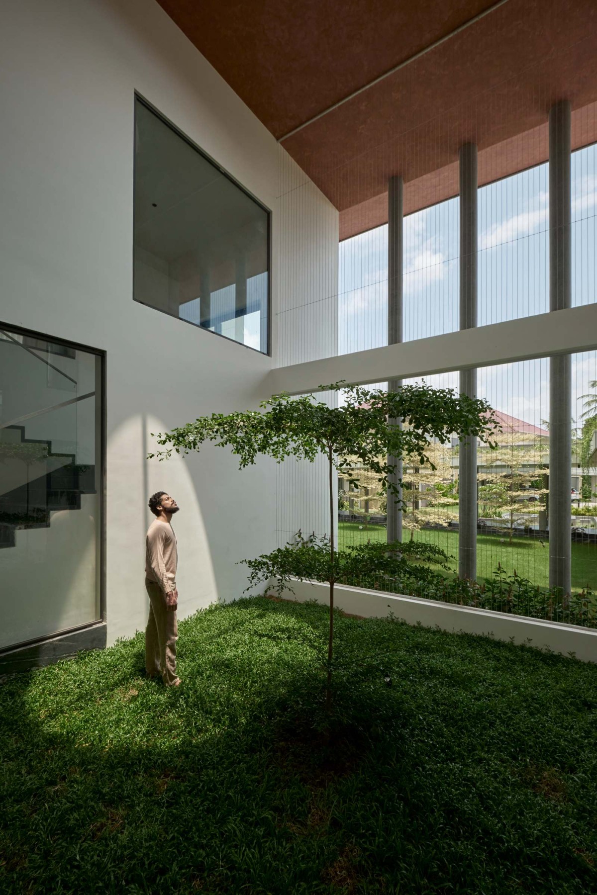 Indoor Court of Payyavoor House by SOHO Architects