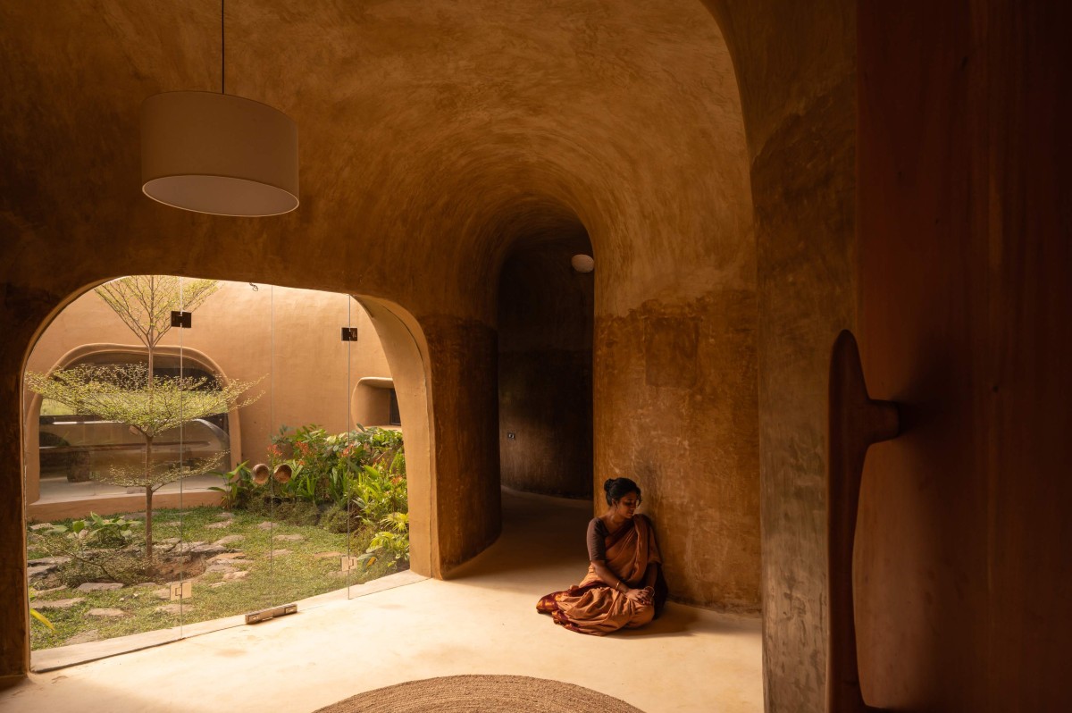 Courtyard view from living room of Into The Wild by Earthscape Studio