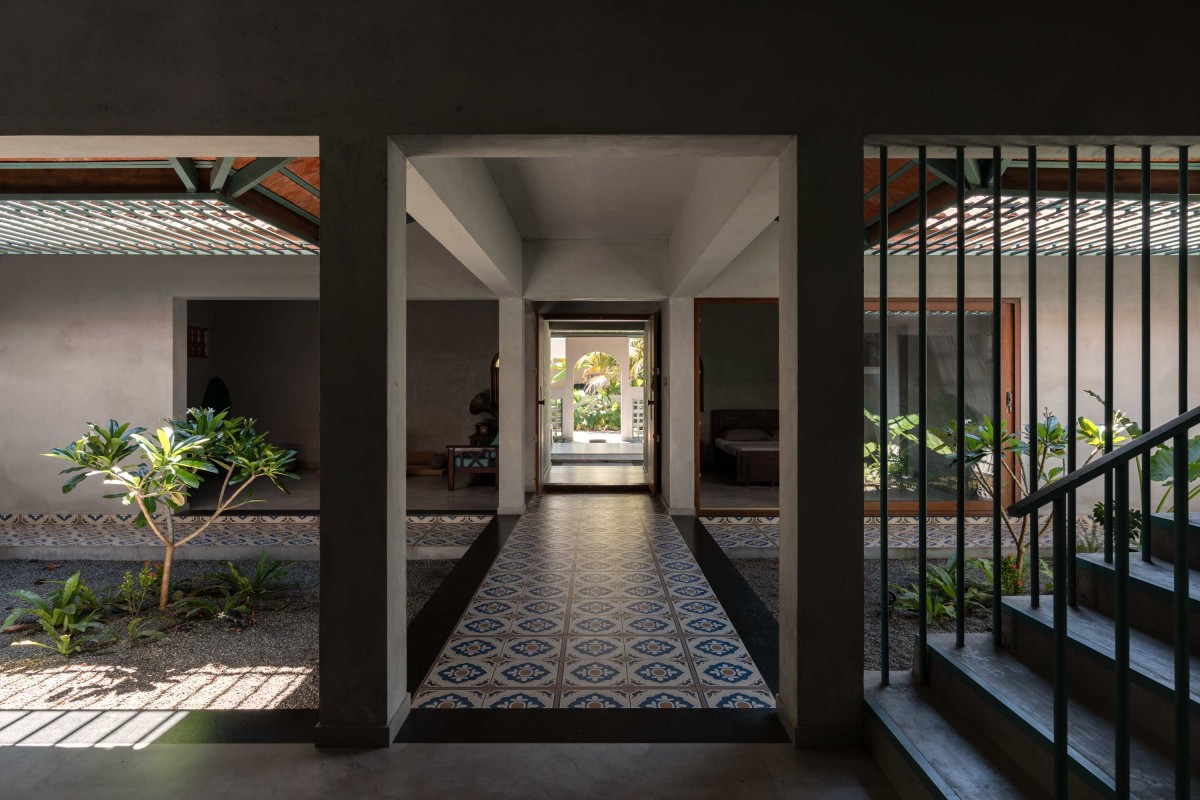 Passage to living of Nadumuttam by i2a Architects Studio