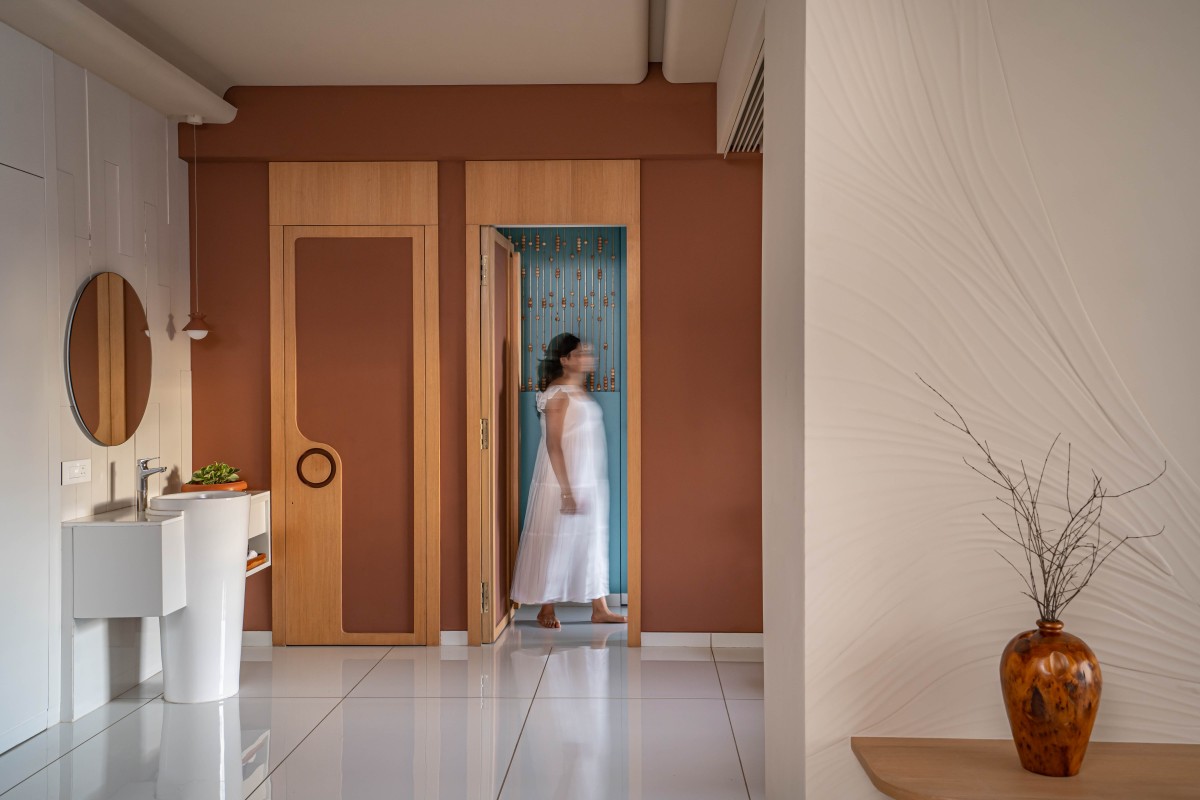 Passage to bedroom of The Tranquil Nest by Kashti Design Studio