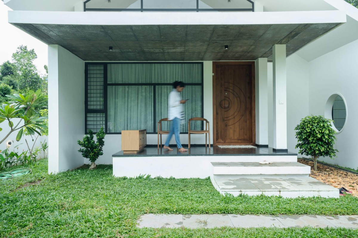 Entrance of Mariyam Residence by ENS Designs