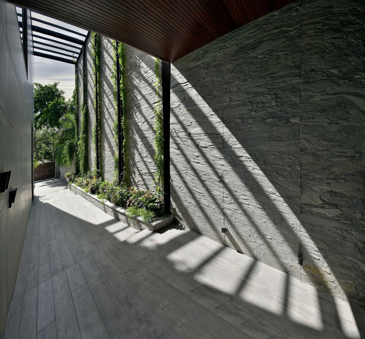 Entry of T House by Saka Studio