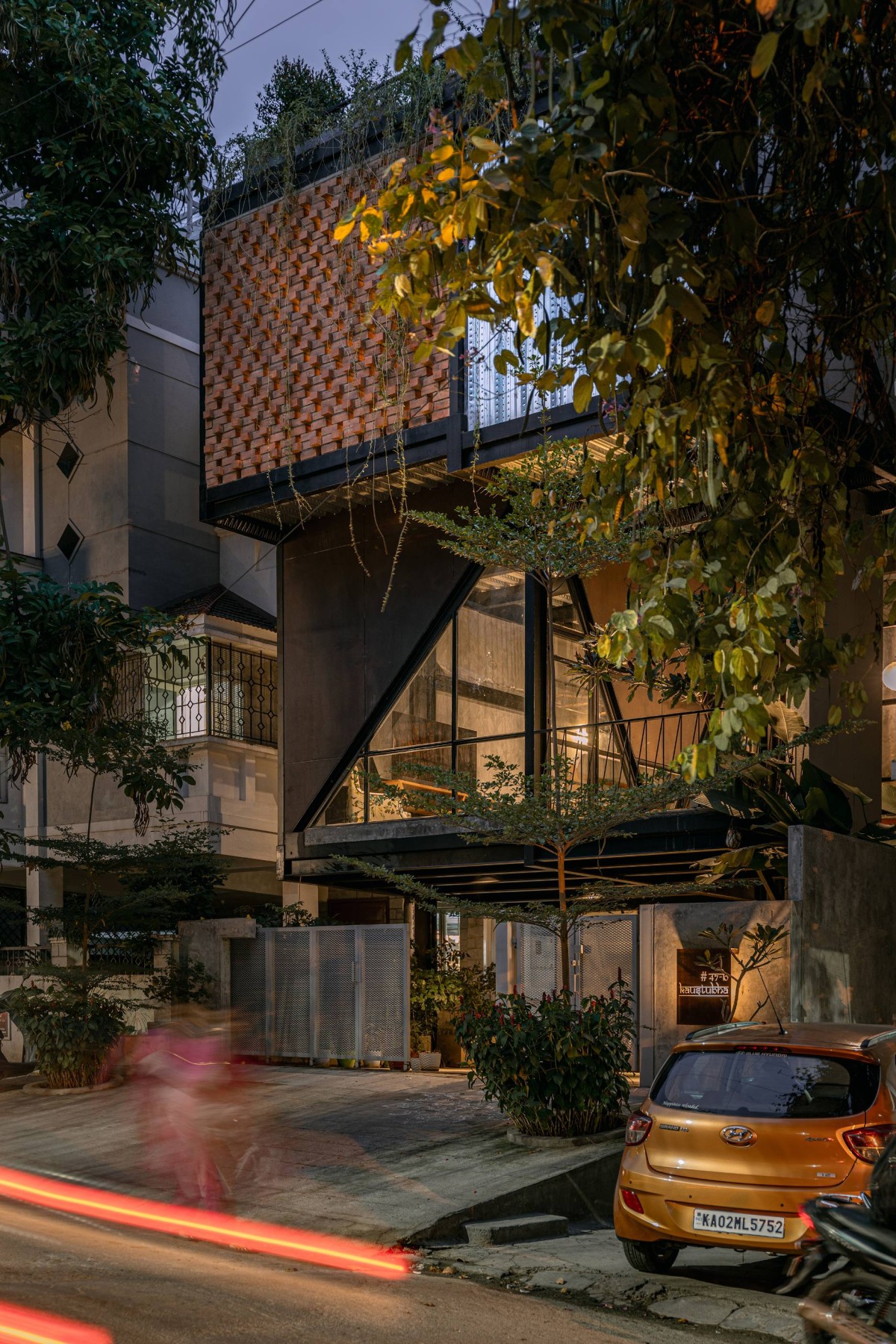 Dusk light exterior view of Pulley House by Studio 3Ca