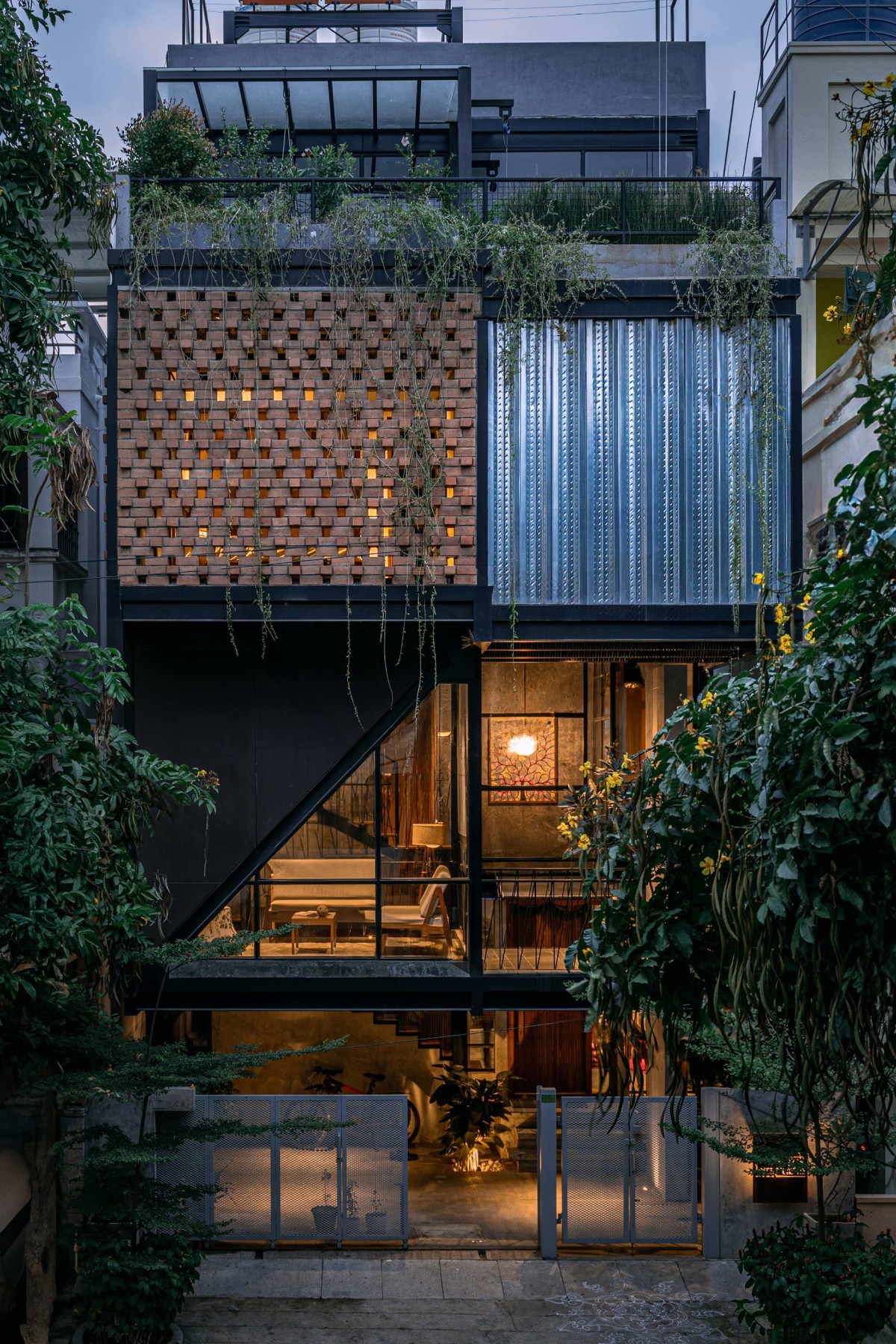 Dusk light exterior view of Pulley House by Studio 3Ca