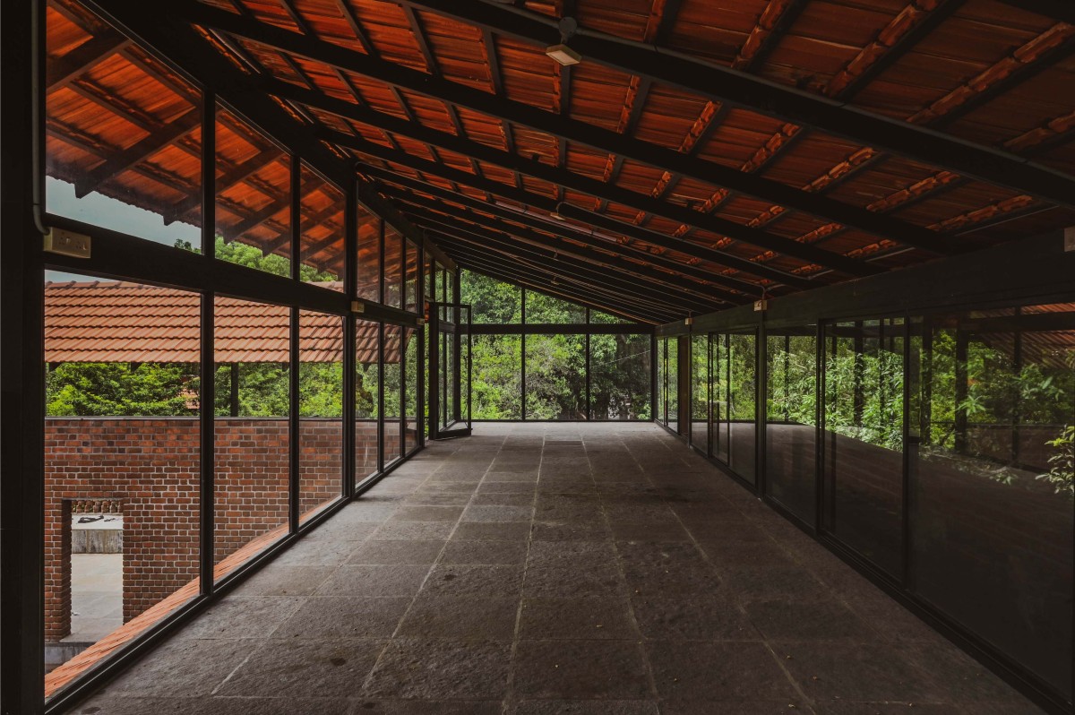 Attic Space of Kalarigram House by Badoloka