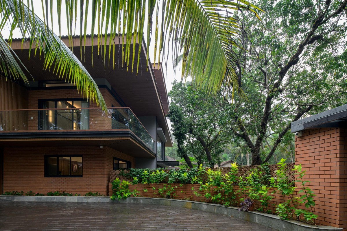 Exterior view of Sawantwadi House by Studio Massing