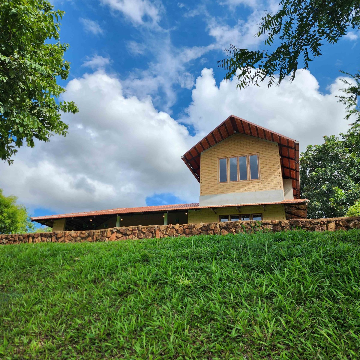 External facade of Earthy House by Interface Architects Studio