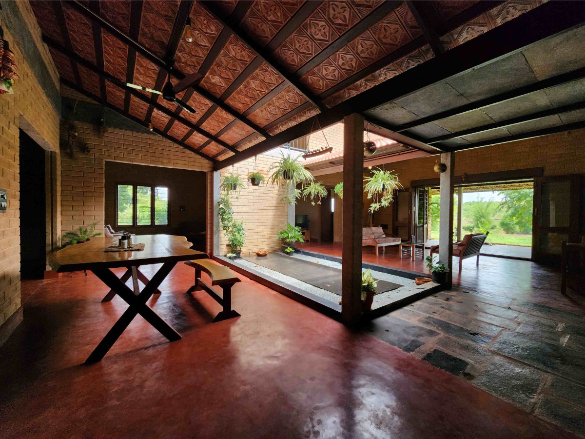 Spaces by Courtyard of Earthy House by Interface Architects Studio