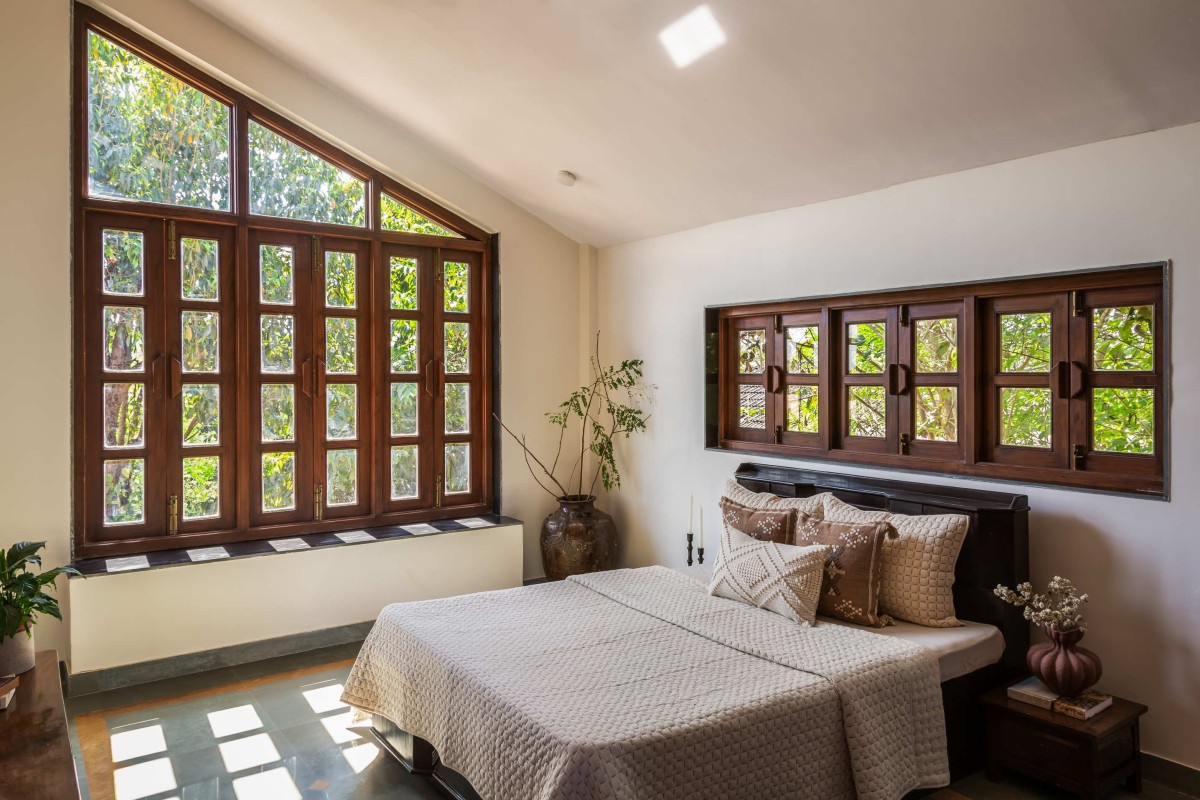 First Floor Guest Bedroom of Suryangan - The Courtyard House by Suyash Mankame Design Studio