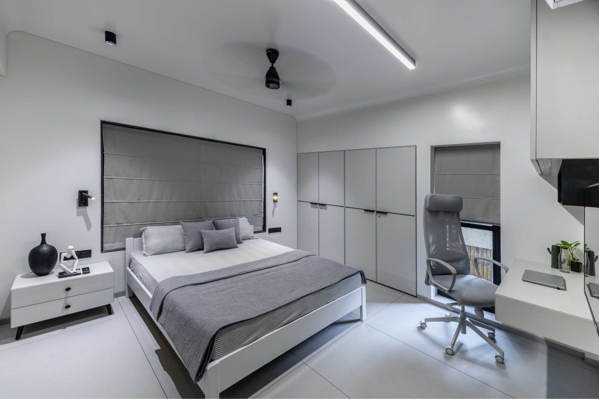 Guest Bedroom of Steel Haven by Lahoti and Associates